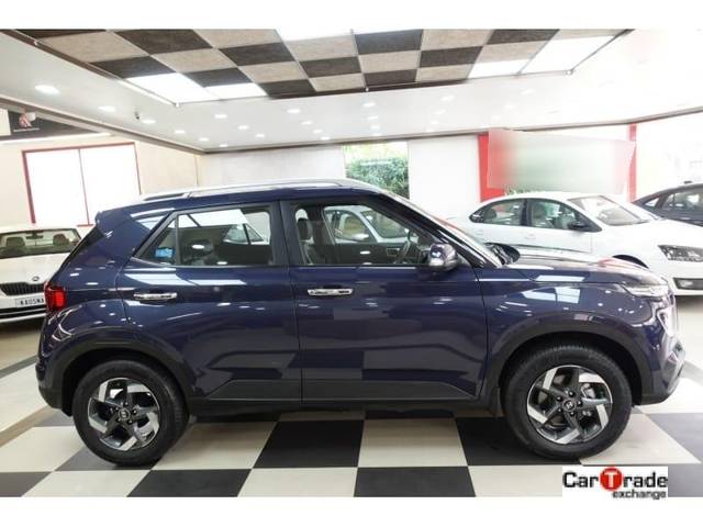 https://images10.gaadi.com/usedcar_image/3694067/original/processed_img2924422__used_car_2924422_1701249618.jpg?imwidth=6401