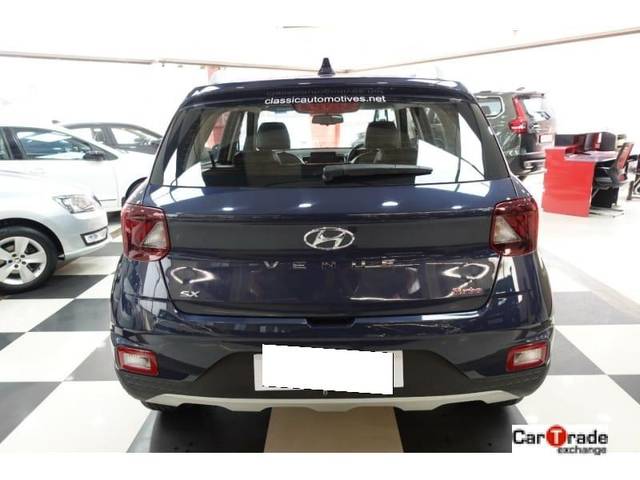 https://images10.gaadi.com/usedcar_image/3694067/original/processed_img2924422__used_car_2924422_1701249623.jpg?imwidth=6402