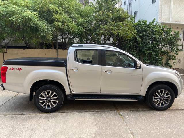 https://images10.gaadi.com/usedcar_image/3694070/original/processed_img2924425__used_car_2924425_1701249637.jpg?imwidth=6401