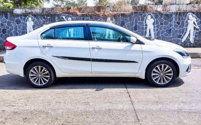 https://images10.gaadi.com/usedcar_image/3694071/original/img2924426__used_car_2924426_1701249631.jpg?imwidth=6401