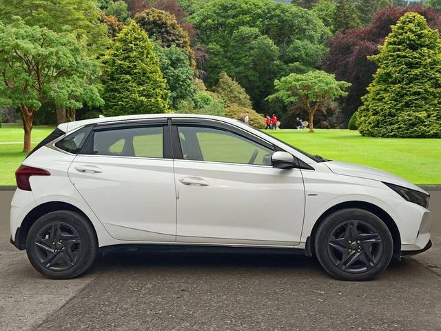https://images10.gaadi.com/usedcar_image/3694135/original/processed_img2924468__used_car_2924468_1701250958.jpg?imwidth=6401