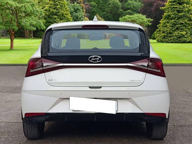 https://images10.gaadi.com/usedcar_image/3694135/original/processed_img2924468__used_car_2924468_1701250961.jpg?imwidth=6402