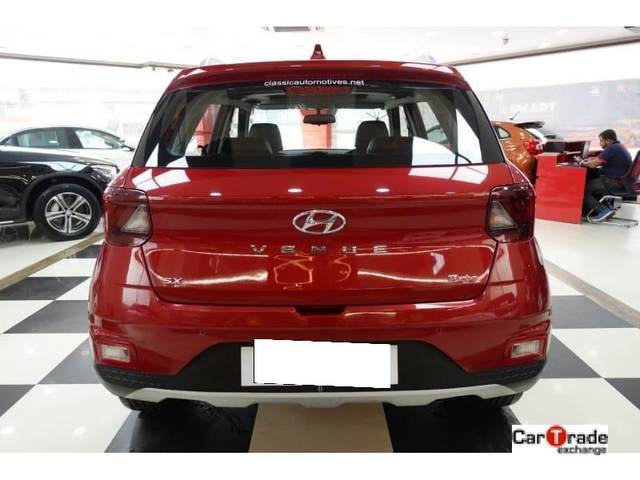 https://images10.gaadi.com/usedcar_image/3694141/original/processed_img2924471__used_car_2924471_1701251071.jpg?imwidth=6402