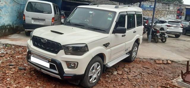 https://images10.gaadi.com/usedcar_image/3694145/original/processed_img2924473__used_car_2924473_1701251088.jpg?imwidth=6400