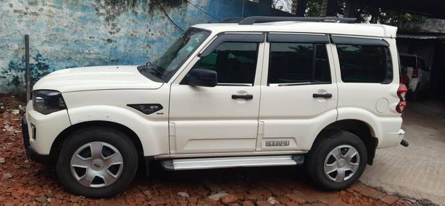 https://images10.gaadi.com/usedcar_image/3694145/original/processed_img2924473__used_car_2924473_1701251089.jpg?imwidth=6402