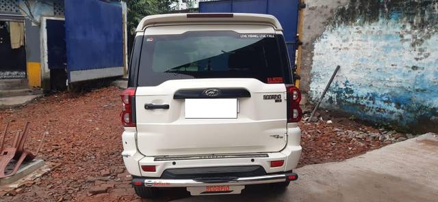 https://images10.gaadi.com/usedcar_image/3694145/original/processed_img2924473__used_car_2924473_1701251101.jpg?imwidth=6401