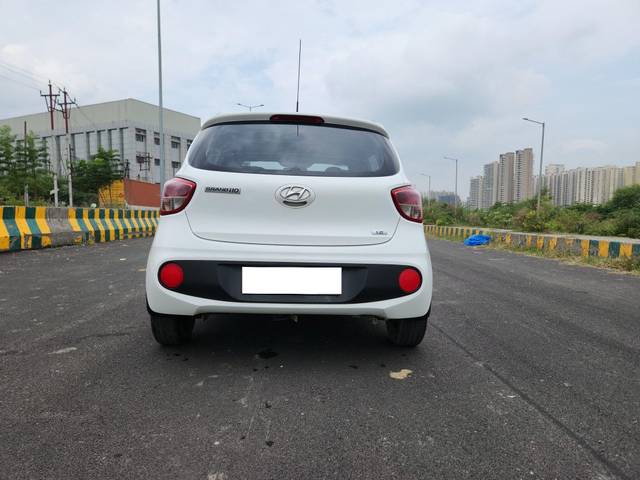 https://images10.gaadi.com/usedcar_image/3694177/original/processed_img2924490__used_car_2924490_1701252714.jpg?imwidth=6402