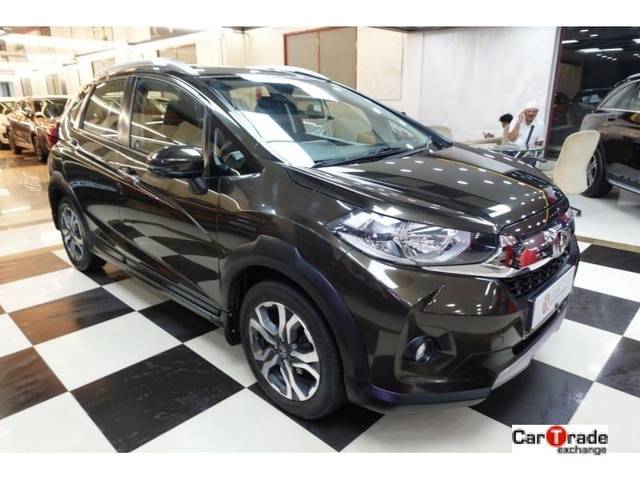 https://images10.gaadi.com/usedcar_image/3694184/original/processed_img2924493__used_car_2924493_1701252987.jpg?imwidth=6400