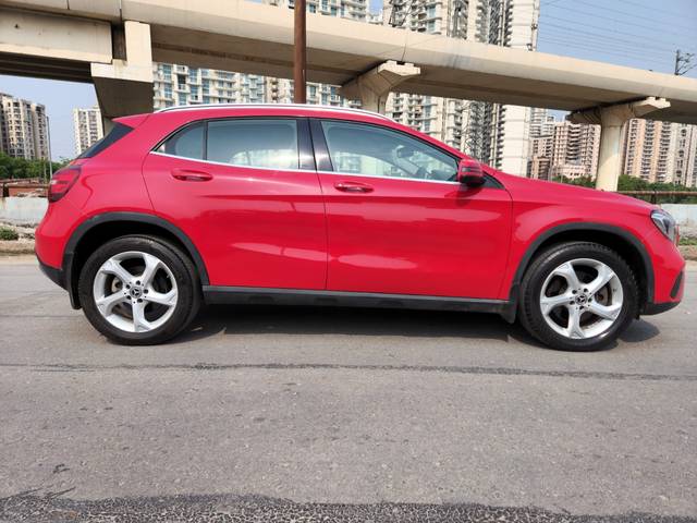 https://images10.gaadi.com/usedcar_image/3694189/original/img2924497__used_car_2924497_1701253167.jpg?imwidth=6401