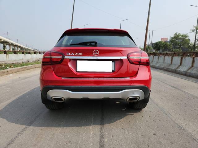https://images10.gaadi.com/usedcar_image/3694189/original/processed_img2924497__used_car_2924497_1701253161.jpg?imwidth=6402