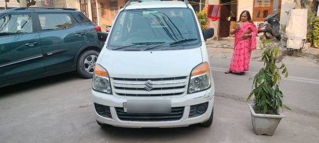 https://images10.gaadi.com/usedcar_image/3694201/original/22__VCC_1822623_94_1700645540.jpg?imwidth=6401