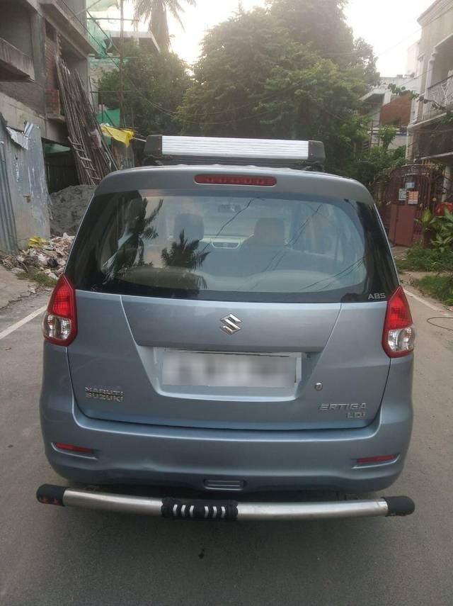 https://images10.gaadi.com/usedcar_image/3694230/original/processed_img2924531__used_car_2924531_1702557733.jpg?imwidth=6402