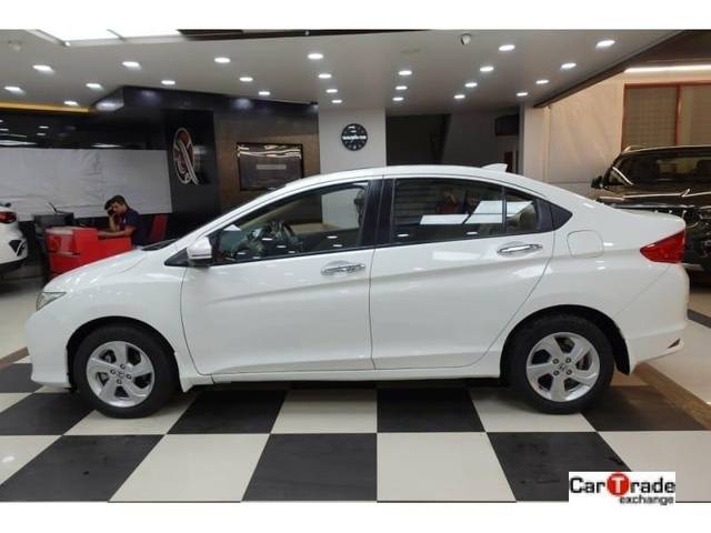 https://images10.gaadi.com/usedcar_image/3694245/original/processed_processed_img2924543__used_car_2924543_1701254768.jpg?imwidth=6402