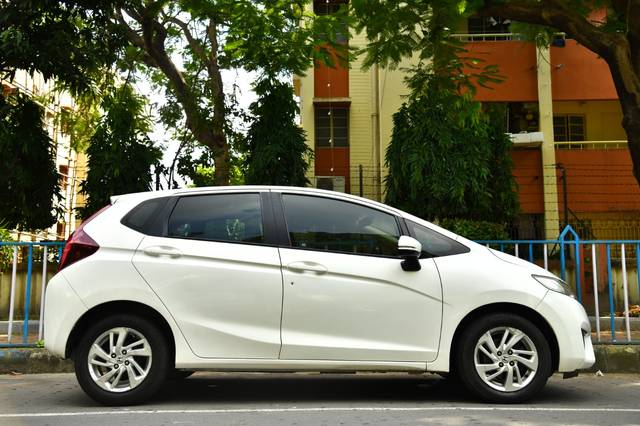 https://images10.gaadi.com/usedcar_image/3694272/original/img2924561__used_car_2924561_1701255991.jpg?imwidth=6401