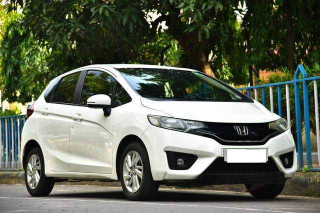 https://images10.gaadi.com/usedcar_image/3694272/original/processed_img2924561__used_car_2924561_1701255994.jpg?imwidth=6400