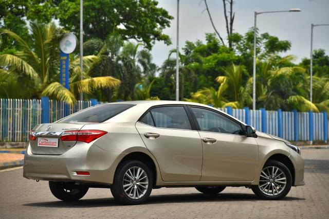 https://images10.gaadi.com/usedcar_image/3694282/original/processed_img2924564__used_car_2924564_1701256182.jpg?imwidth=6401