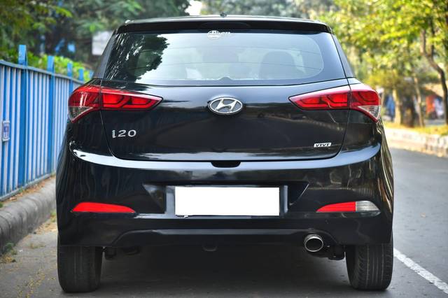 https://images10.gaadi.com/usedcar_image/3694286/original/processed_img2924565__used_car_2924565_1701256352.jpg?imwidth=6402
