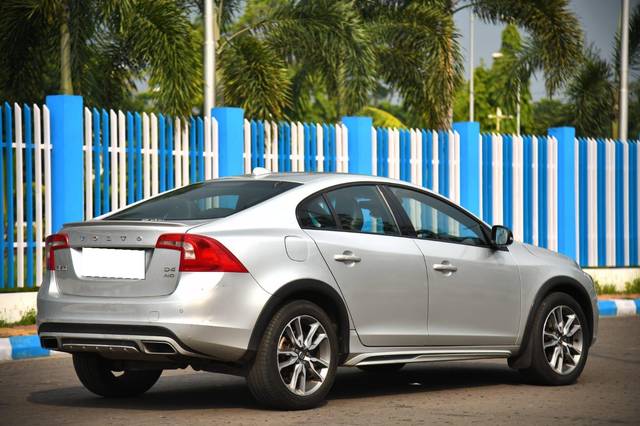 https://images10.gaadi.com/usedcar_image/3694296/original/processed_img2924571__used_car_2924571_1701256738.jpg?imwidth=6402