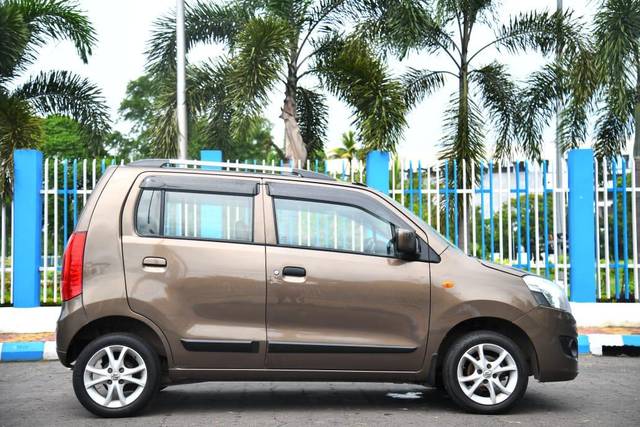 https://images10.gaadi.com/usedcar_image/3694313/original/processed_img2924579__used_car_2924579_1701257127.jpg?imwidth=6401