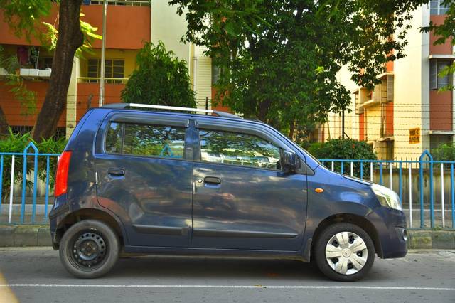 https://images10.gaadi.com/usedcar_image/3694314/original/processed_img2924580__used_car_2924580_1701257297.jpg?imwidth=6401