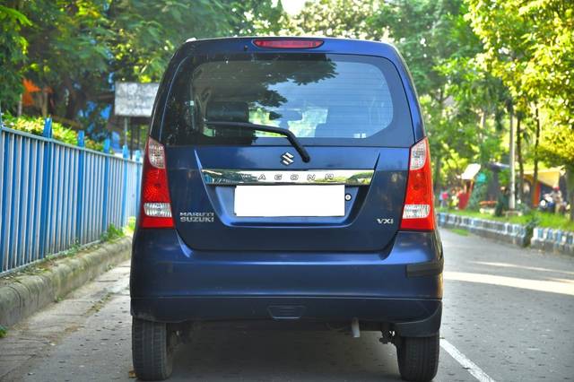 https://images10.gaadi.com/usedcar_image/3694314/original/processed_img2924580__used_car_2924580_1701257309.jpg?imwidth=6402