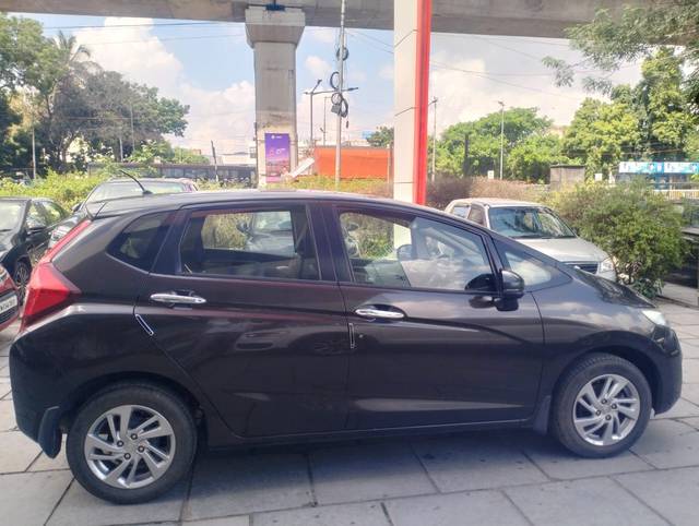 https://images10.gaadi.com/usedcar_image/3694362/original/img2924624__usedcar_tn19al5712_16__2924624_1701257692.jpeg?imwidth=6401