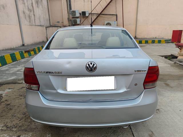 https://images10.gaadi.com/usedcar_image/3694364/original/processed_img2924626__used_car_2924626_1701257784.jpg?imwidth=6402