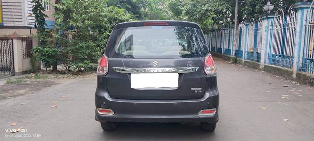 https://images10.gaadi.com/usedcar_image/3694436/original/processed_img2924660__used_car_2924660_1701259899.jpg?imwidth=6401