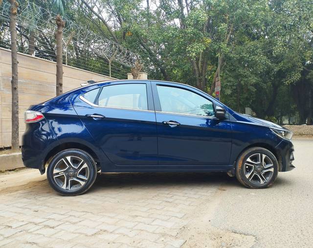 https://images10.gaadi.com/usedcar_image/3694438/original/img2924662__used_car_2924662_1701259931.jpg?imwidth=6401