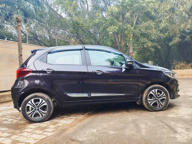 https://images10.gaadi.com/usedcar_image/3694451/original/img2924674__used_car_2924674_1701312553.jpg?imwidth=6401