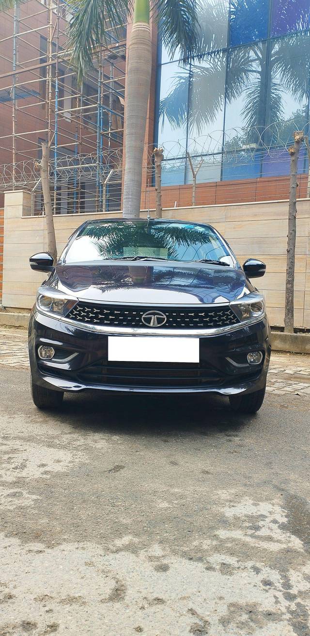 https://images10.gaadi.com/usedcar_image/3694451/original/processed_img2924674__used_car_2924674_1701312497.jpg?imwidth=6402