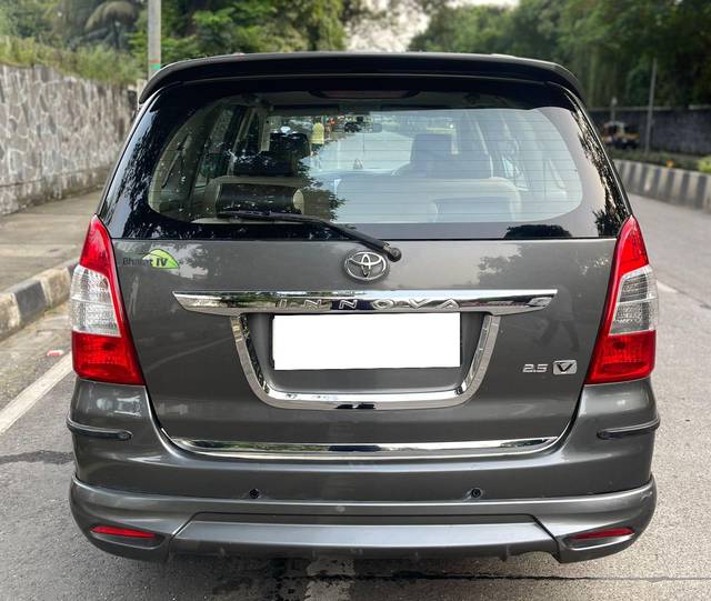 https://images10.gaadi.com/usedcar_image/3694456/original/processed_img2924677__used_car_2924677_1701334457.jpg?imwidth=6402
