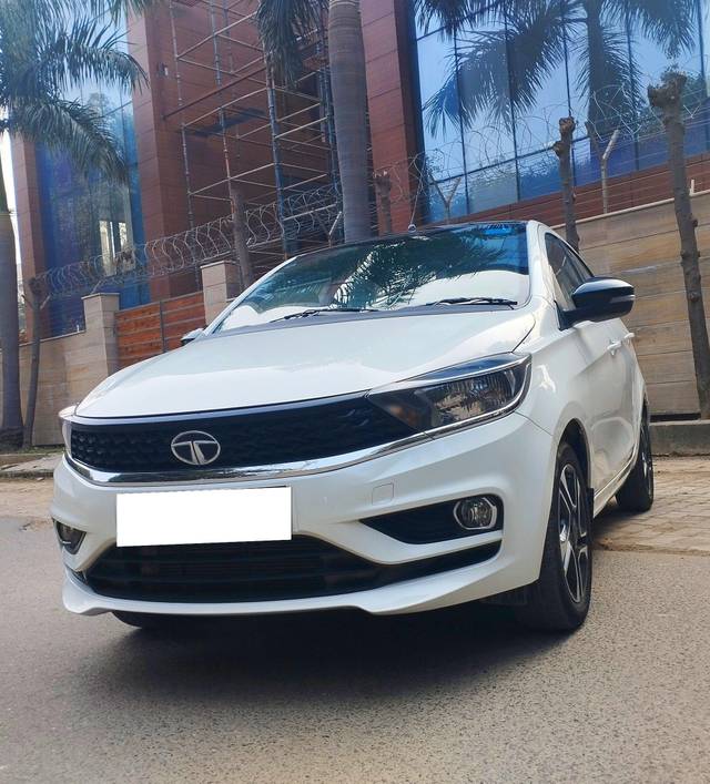 https://images10.gaadi.com/usedcar_image/3694461/original/processed_img2924682__used_car_2924682_1701312320.jpg?imwidth=6402