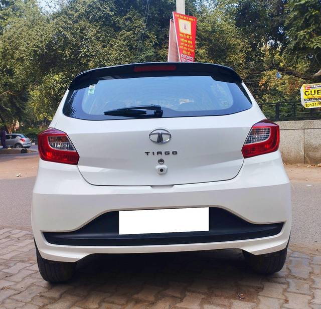 https://images10.gaadi.com/usedcar_image/3694461/original/processed_img2924682__used_car_2924682_1701312352.jpg?imwidth=6401