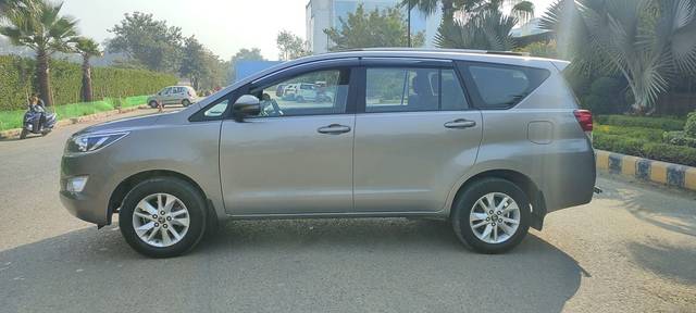 https://images10.gaadi.com/usedcar_image/3694502/original/img2924712__used_car_2924712_1701311894.jpg?imwidth=6402