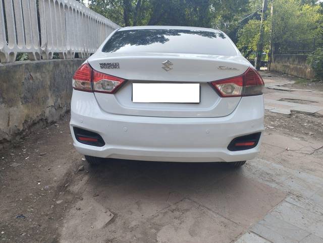 https://images10.gaadi.com/usedcar_image/3694519/original/processed_img2924726__used_car_2924726_1701311842.jpg?imwidth=6402