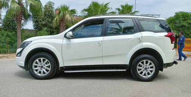 https://images10.gaadi.com/usedcar_image/3694522/original/processed_img2924729__used_car_2924729_1701312035.jpg?imwidth=6402