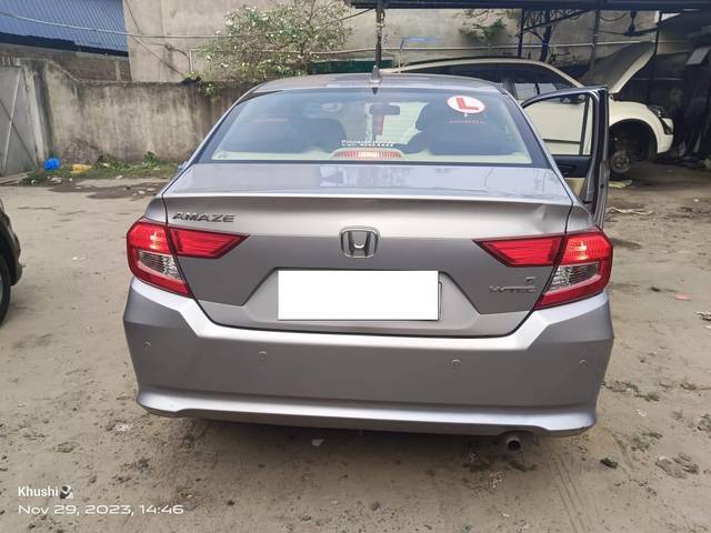 https://images10.gaadi.com/usedcar_image/3694608/original/processed_img2924774__usedcar_whatsappimage2023_11_29at24925pm_2924774_1701516158.jpeg?imwidth=6401