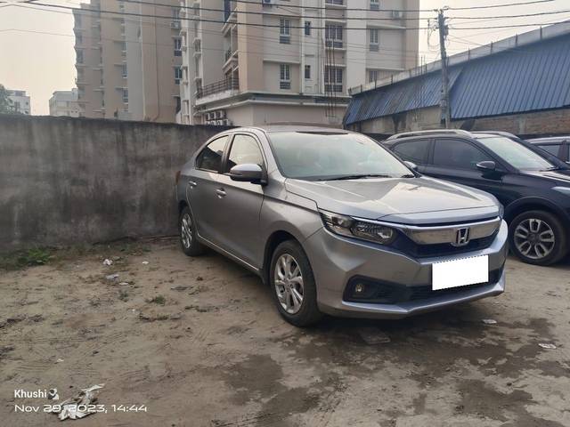 https://images10.gaadi.com/usedcar_image/3694608/original/processed_img2924774__usedcar_whatsappimage2023_11_29at24927pm_2924774_1701516158.jpeg?imwidth=6400