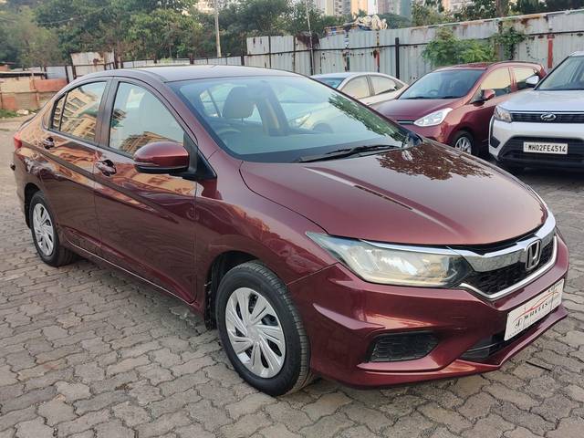 https://images10.gaadi.com/usedcar_image/3694637/original/processed_img2924788__usedcar_whatsappimage2023_11_29at64728pm_2924788_1701523680.jpeg?imwidth=6400