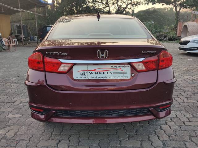 https://images10.gaadi.com/usedcar_image/3694637/original/processed_img2924788__usedcar_whatsappimage2023_11_29at64729pm_1__2924788_1701523684.jpeg?imwidth=6402