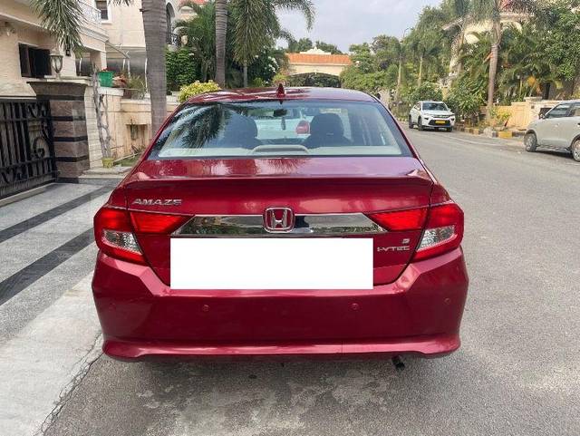 https://images10.gaadi.com/usedcar_image/3694682/original/processed_cb09f882-35ad-4d9d-8cd7-56957e242f97.jpeg?imwidth=6402