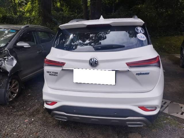 https://images10.gaadi.com/usedcar_image/3694792/original/processed_19d6199b-f3e2-413b-9f1c-6ab67b33fe7a.jpg?imwidth=6401