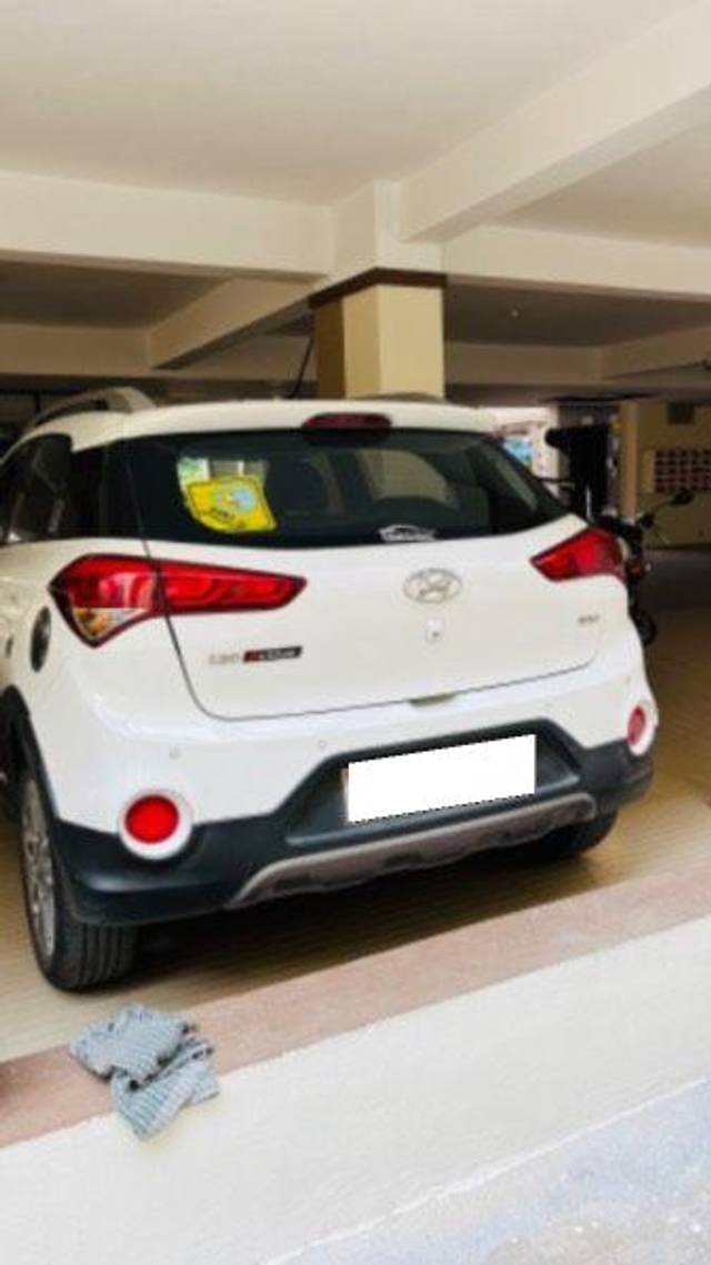 https://images10.gaadi.com/usedcar_image/3694809/original/processed_81f19b70-ba78-43e6-83a6-30024c4129bf.jpeg?imwidth=6401