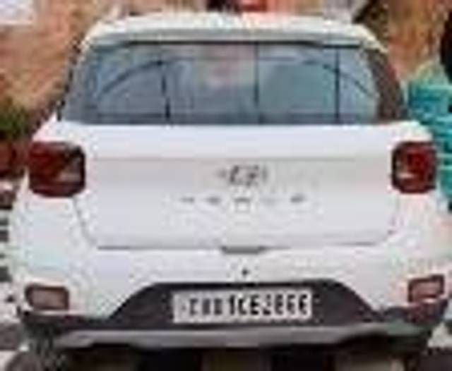 https://images10.gaadi.com/usedcar_image/3694876/original/processed_8db7f295-4bab-4fa2-b3f1-c10f3932b27d.jpg?imwidth=6402