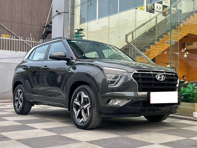 https://images10.gaadi.com/usedcar_image/3694904/original/processed_img2924847__usedcar_whatsappimage2023_11_30at125416pm_1__2924847_1701329210.jpeg?imwidth=6400