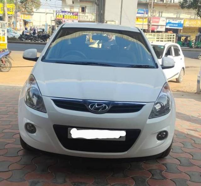 https://images10.gaadi.com/usedcar_image/3694958/original/processed_5247dc49-acfd-4154-a12f-391a70f07533.jpg?imwidth=6402