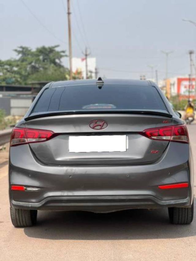 https://images10.gaadi.com/usedcar_image/3694984/original/processed_e0fdcae8-e674-4c87-929a-2d683c482139.jpg?imwidth=6402