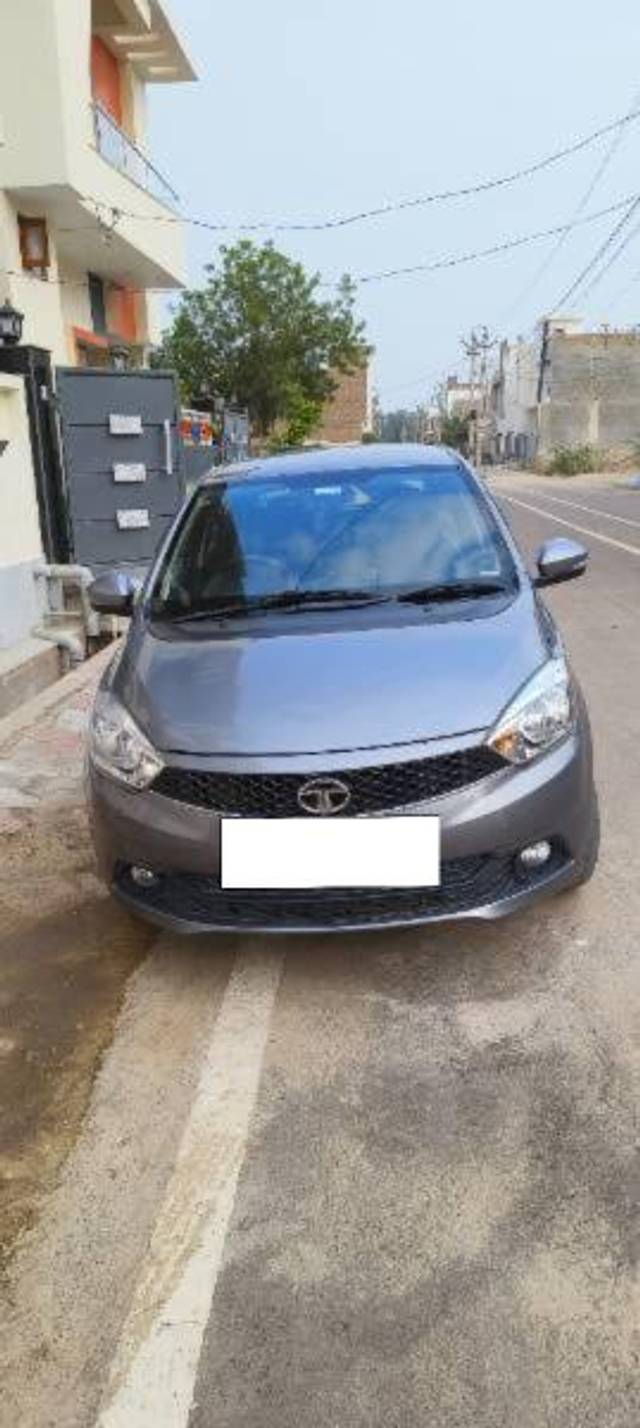 https://images10.gaadi.com/usedcar_image/3695053/original/processed_38f4b19d-b02b-485d-b133-0220b603daad.jpg?imwidth=6400