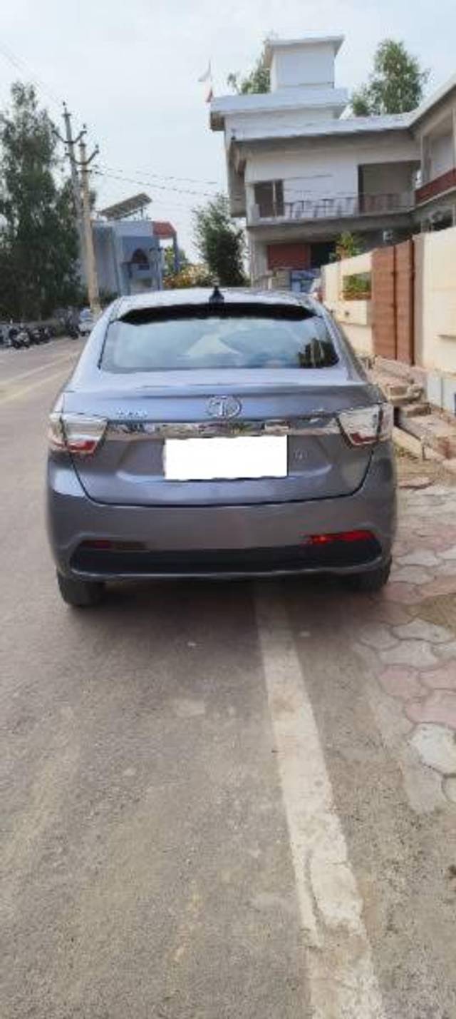 https://images10.gaadi.com/usedcar_image/3695053/original/processed_e8729e6d-98d9-4f19-8434-c9045e64054b.jpg?imwidth=6401